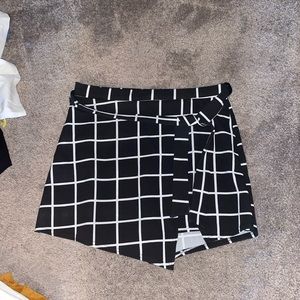 Black and white skort